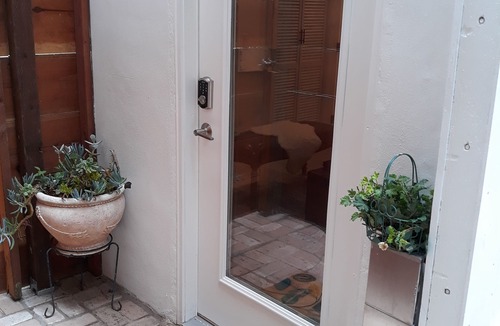 Alamo Apartment | JEWEL BOX APARTMENT, PRIVATE and SECLUDED