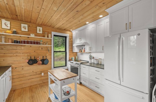 Cataldo House | Jewelbox Cabin, Rolling hills escape in Cataldo
