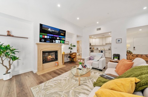 Pasadena Apartment | Jie’s New Out 3 Beds Quiet 2BR in Gated Community
