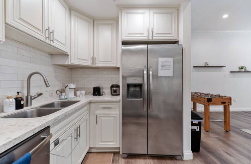 Pasadena Apartment | Jie’s New Out 3 Beds Quiet 2BR in Gated Community