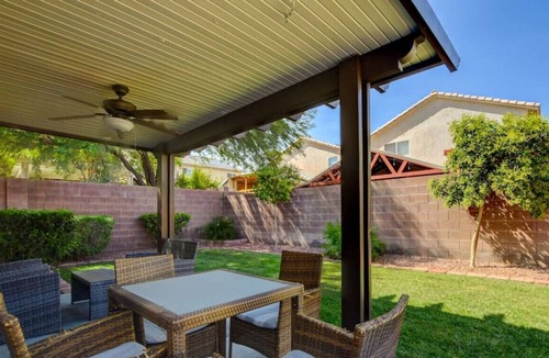 Rhodes Ranch House | JOE ROBBY · Modern-Roomy-Cozy Private Home GreatlyLandscaped