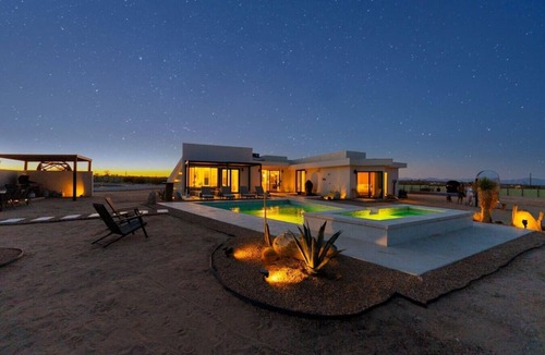 Joshua Tree House | JT Art Villa | Luxe & Unique Artistic Getaway
