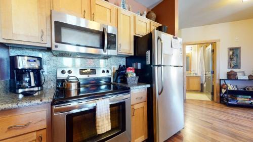 Mammoth Lakes Apartment | Juniper Springs Lodge 539 Deluxe Condo Great Complex Amenities near Ski-In Ski-Out