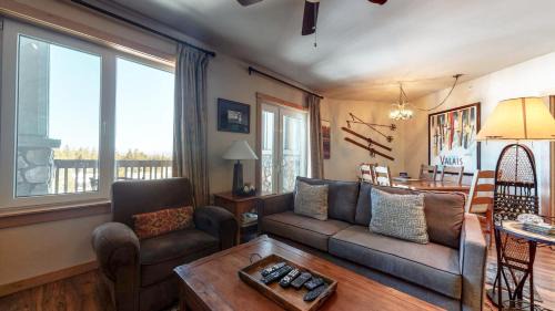 Mammoth Lakes Apartment | Juniper Springs Lodge 539 Deluxe Condo Great Complex Amenities near Ski-In Ski-Out