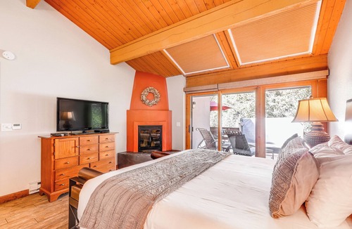 Sedona House | Junipine Resort Luxury Creek Home w/Spa & Views!