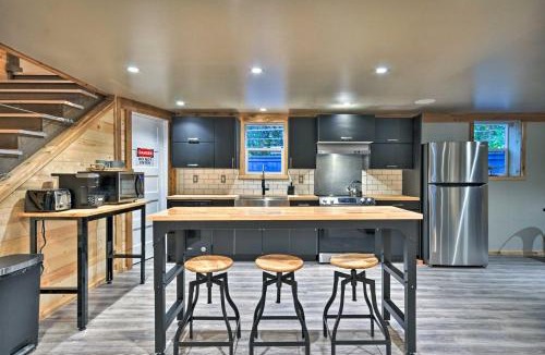 Washougal House | Jurassic Retreat: Hot Tub & Life-Size Dinosaurs!