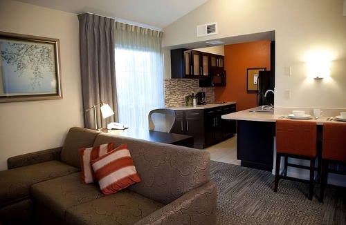 San Bruno Hotel | Just What You Were Looking For! Free Breakfast, Onsite Pool, Parking