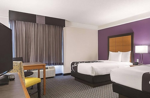 Guasti Hotel | Just What You Were Looking For! Spacious unit to Enjoy! Free Parking & Pool