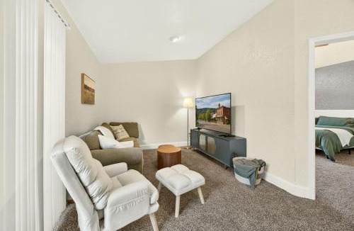Jacksonville House | Jville Gem | Walk Downtown | Private & Quiet!