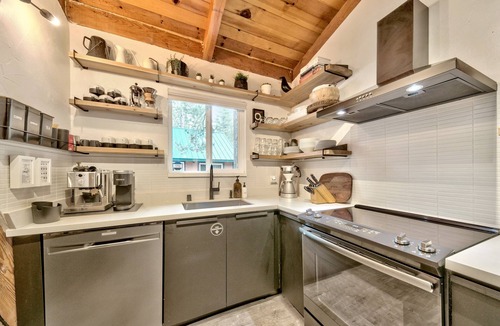 Pioneer Trail Ski Chalet | Külhaus Cabin - Romantic A-frame Adventure, BBQ