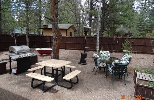 Pinetop House | K & K Chalet - Fun family retreat w/Game Room & Fenced Yard on 1/2 acre!