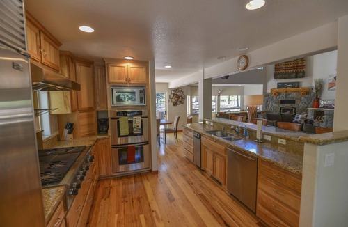 Truckee Cabin | Kantor's Hideout - Roomy Tahoe Donner Home with Private Hot Tub, Pool Table, Darts, Walk to Trails