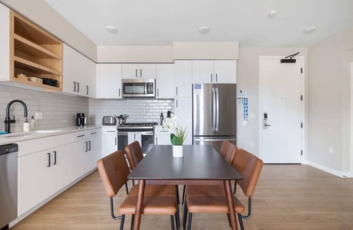 Santa Clara Apartment | Kasa | Stylish Room, Near San Jose Airport | Santa Clara