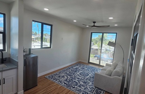 Kensington Apartment | Kensington Apartment with Mountain View