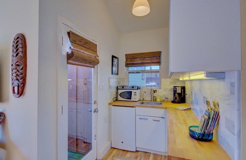 Kensington Cabin | Kensington Cottage/Near Downtown, Zoo and beaches