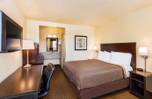 Tustin Hotel | Key Inn & Suites