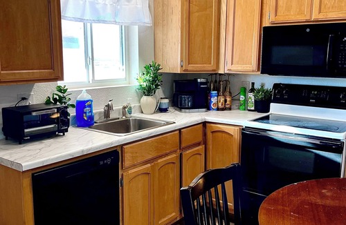 Golden Valley House | Kid & Pet Friendly Farm Guesthouse