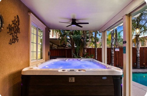 Lake Elsinore House | Kimberly's 6 Bedroom Château Salt Pool & Spa Large Palm Estate