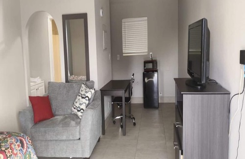 Mesa Apartment | King Bed Non-Smoking
