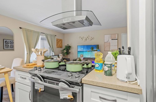 Mira Mesa Condo | King Bed, Pool, Hot Tub, 2 Parking, 2BR/1Bth in Mira Mesa