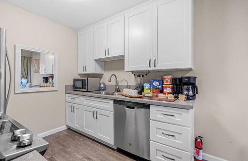 Mira Mesa Condo | King Bed, Pool, Hot Tub, 2 Parking, 2BR/1Bth in Mira Mesa