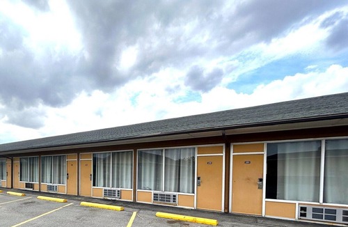 Marston Apartment | King Bed | Smoking |Marston MO