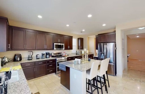 Chico House | King Beds Castle | Air Hockey | Room TVs | Firepit