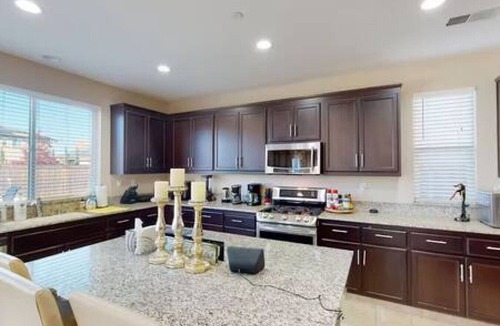 Chico House | King Beds Castle | Air Hockey | Room TVs | Firepit