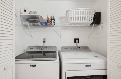 Camelback East House | King Ensuite | Heated Pool | Hot Tub | Gym