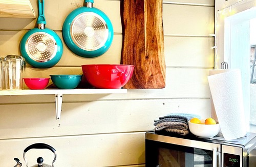 Southeastern Sacramento Cottage | King & Queen Suites, Hot Tub, Yard, Silkie Petting Zoo, WiFi, 5 Star