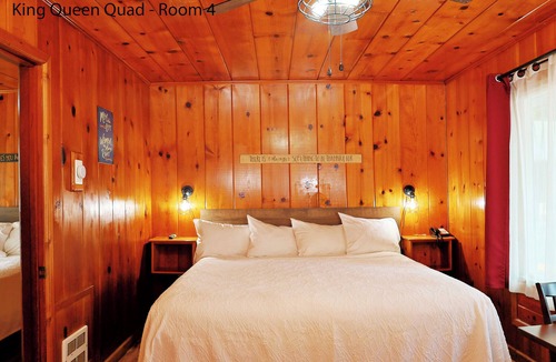 Florence Hotel | King + Queen Woods Retreat: Spacious Rustic Rooms for Families & Groups!