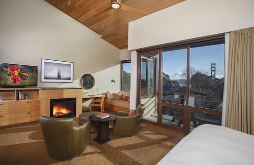 Sausalito Hotel | King Room at a 4.5⭐️ Hotel