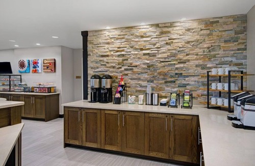 Sterling Heights Apartment | King Studio | Buffet Breakfast, Indoor Pool Access + 24h Business Center