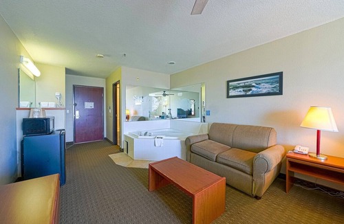 Lincoln City Apartment | King Suite with Balcony - Ocean view