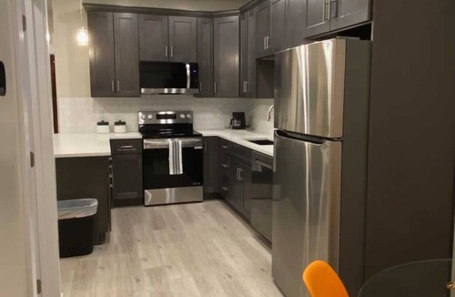 Pleasant Grove House | King Suite with Twin Loft – Family & Pet Friendly