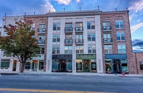 Pleasant Grove House | King Suite with Twin Loft – Family & Pet Friendly