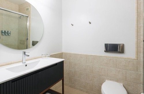 Truckee Hotel | King + Twin Sleeper Room at Gravity Haus, Outdoor Mountain Fun, Truckee Locale