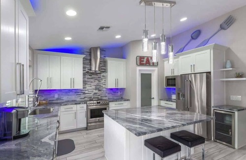 Summit Ridge House | "Kings" Modern Retreat | Heated Pool & Fire Pit