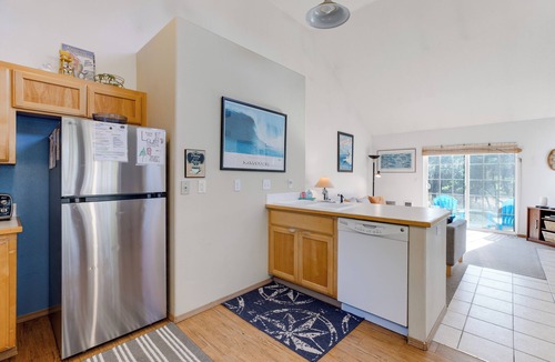 Kiwanda Shores House | Kiwanda Cabana - near beach, cute house! Dog OK.