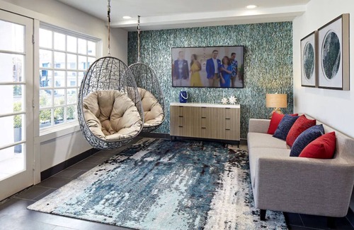 Beach Barber Tract Hotel | La Jolla Beach Retreat with Prime Location | 3 Units | Free Parking