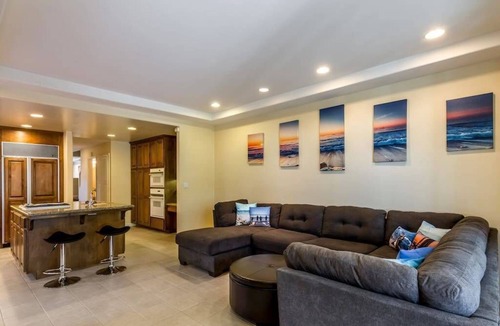 Village of La Jolla House | La Jolla Beach Village Serenity