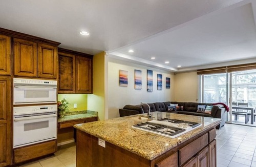 Village of La Jolla House | La Jolla Beach Village Serenity