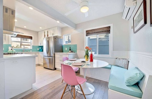 Beach Barber Tract House | La Jolla Cottage - Cute cottage at Windansea Beach