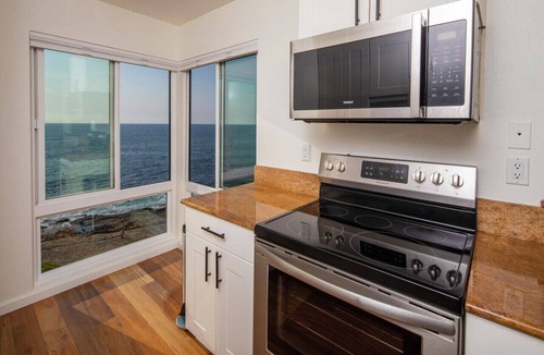Village of La Jolla Condo | La Jolla Penthouse | Oceanfront Living & Sunsets