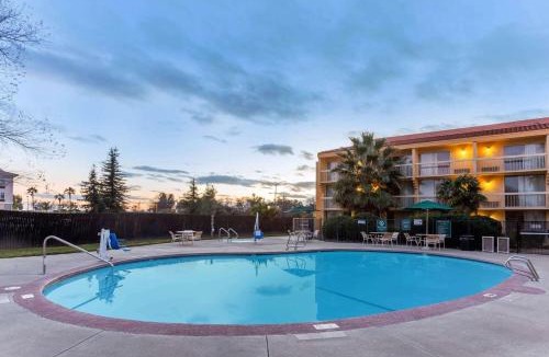 Redding Hotel | La Quinta by Wyndham Redding