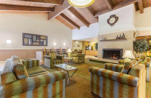 Redding Hotel | La Quinta by Wyndham Redding