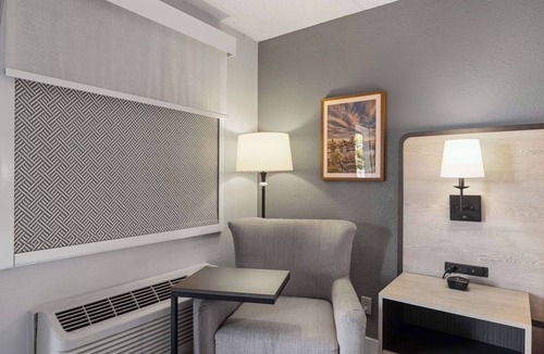 Stockton Hotel | La Quinta Inn by Wyndham Stockton
