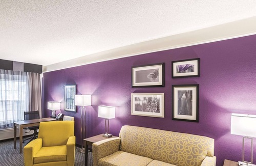 Woodlands Village Hotel | La Quinta Inn & Suites by Wyndham Flagstaff