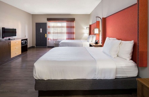 Santa Ana Hotel | La Quinta Inn & Suites by Wyndham Orange County Airport