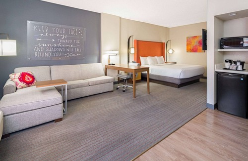 Santa Ana Hotel | La Quinta Inn & Suites by Wyndham Orange County Airport